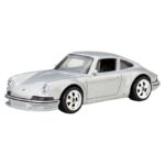 Hot Wheels 71 Porsche 911, Die-Cast Replica from Popular Movie, TV Show or Video Game - Image 2