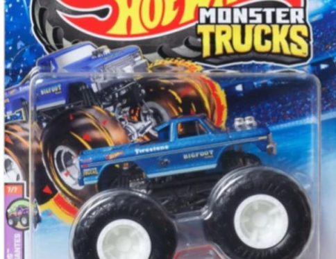Hot Wheels Monster Trucks JDP91 Leading Legends Includes Crushed Car Play for Kids & Collectors