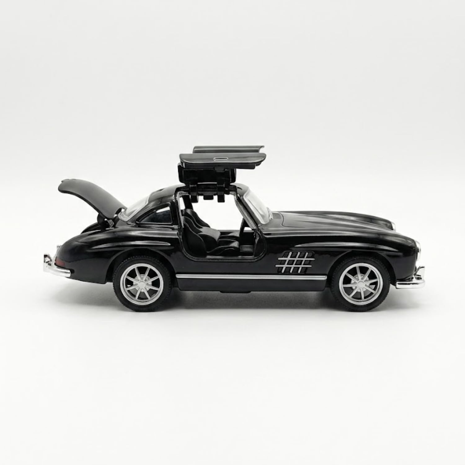 3161854 Mercedes Coupe Benz 300 SL 1.32 Scale - Image 1